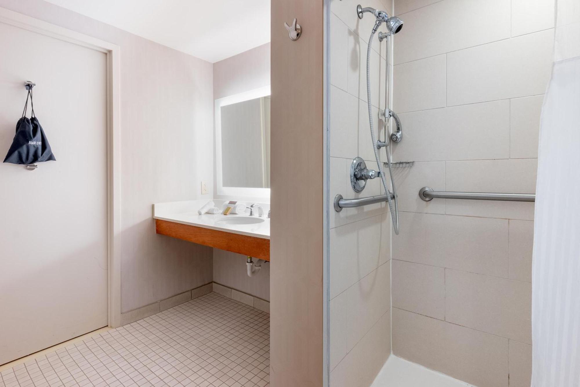 Doubletree By Hilton Atlanta Airport Hotel College Park Exterior photo
